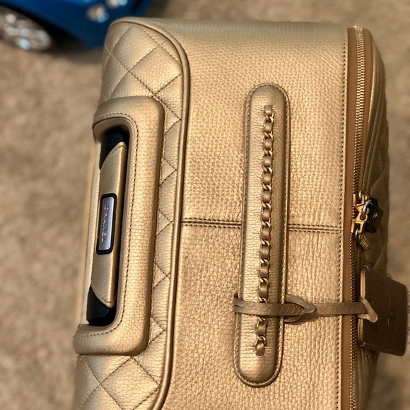 Authentic 18c Chanel Metallic Calfskin Trolley - Picture 7 of 8